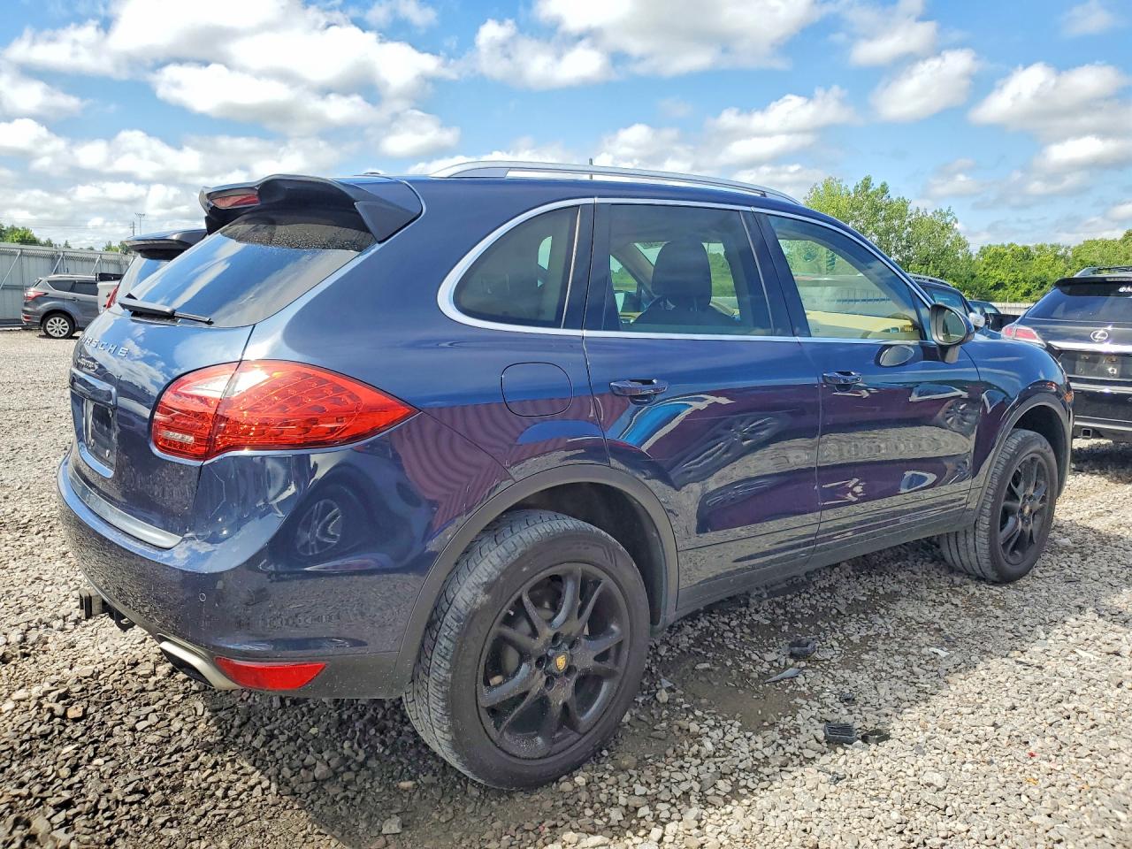 2014 PORSCHE CAYENNE
