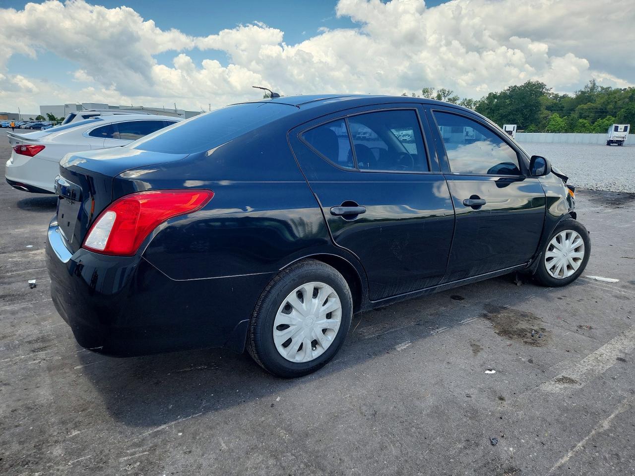 2015 NISSAN VERSA