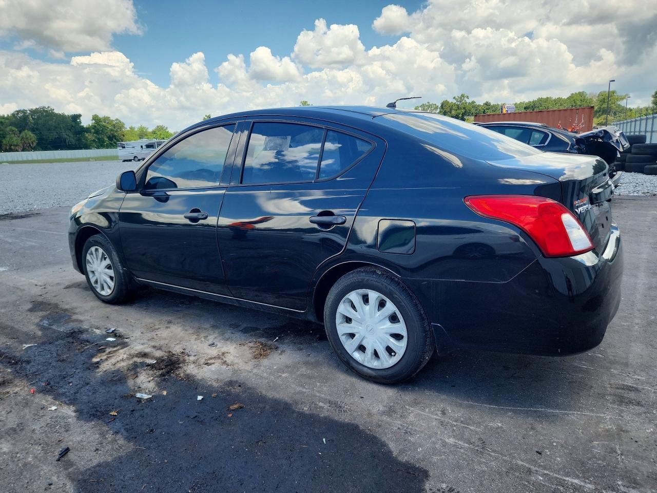 2015 NISSAN VERSA