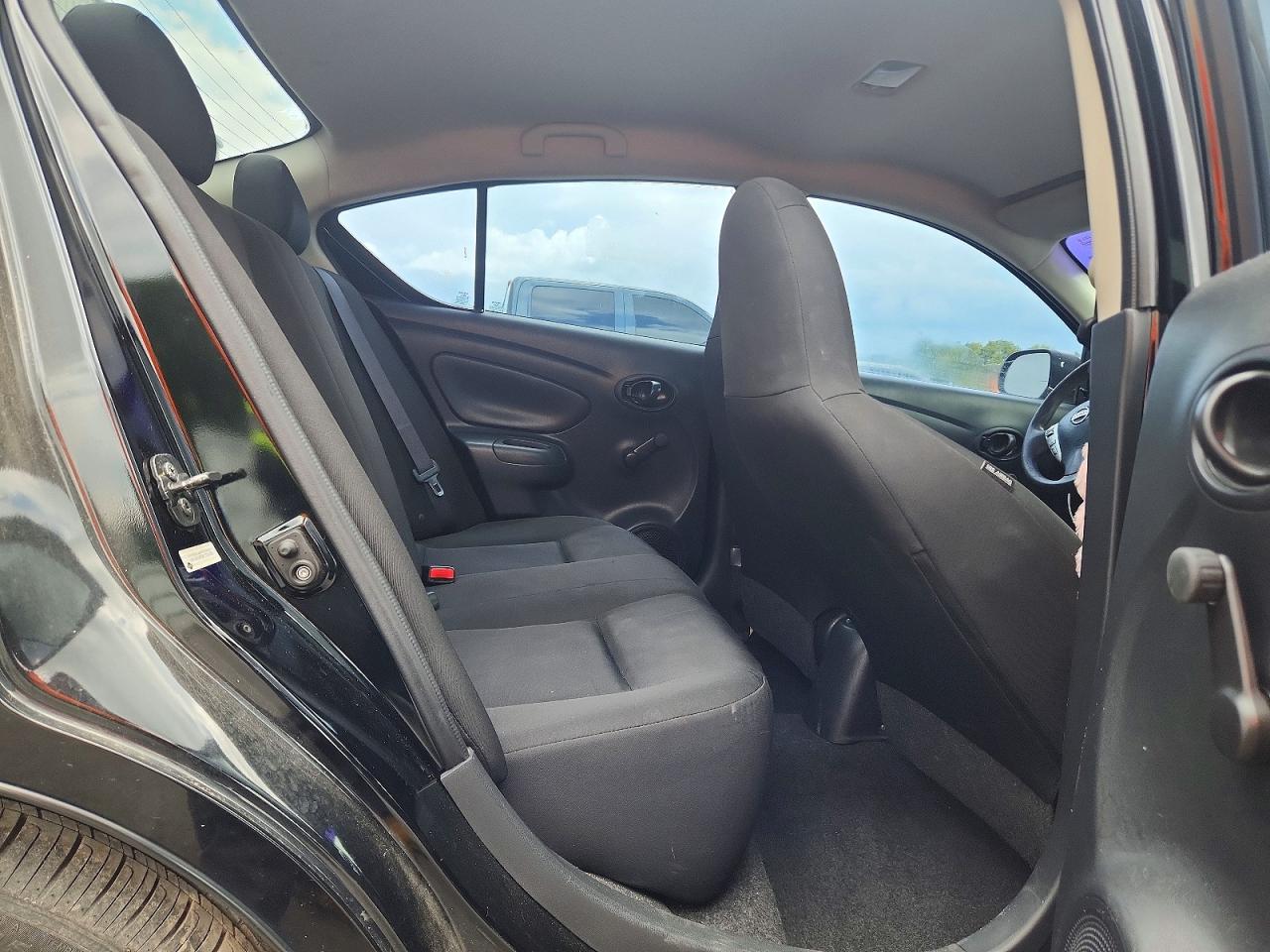 2015 NISSAN VERSA