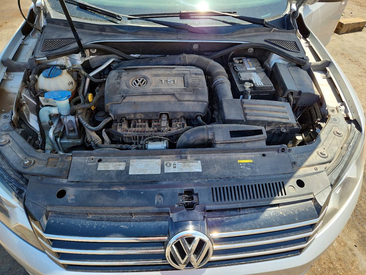 2015 VOLKSWAGEN PASSAT