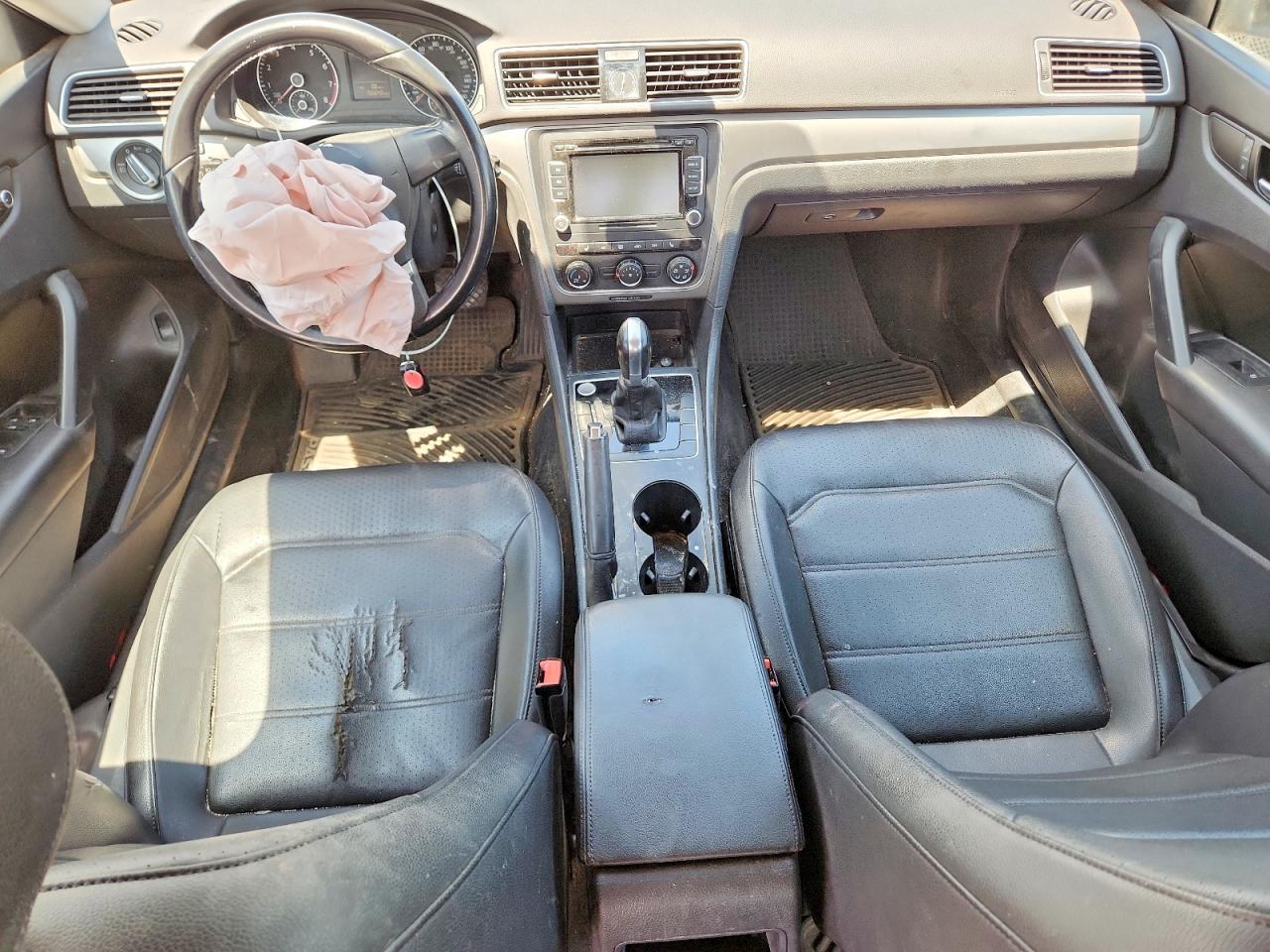 2015 VOLKSWAGEN PASSAT