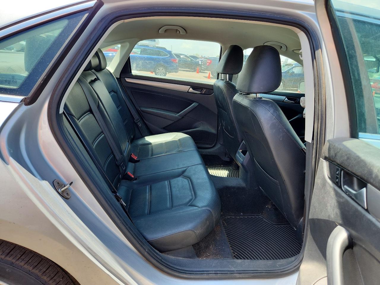 2015 VOLKSWAGEN PASSAT
