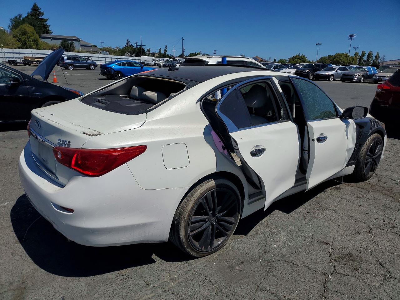 2015 INFINITI Q50