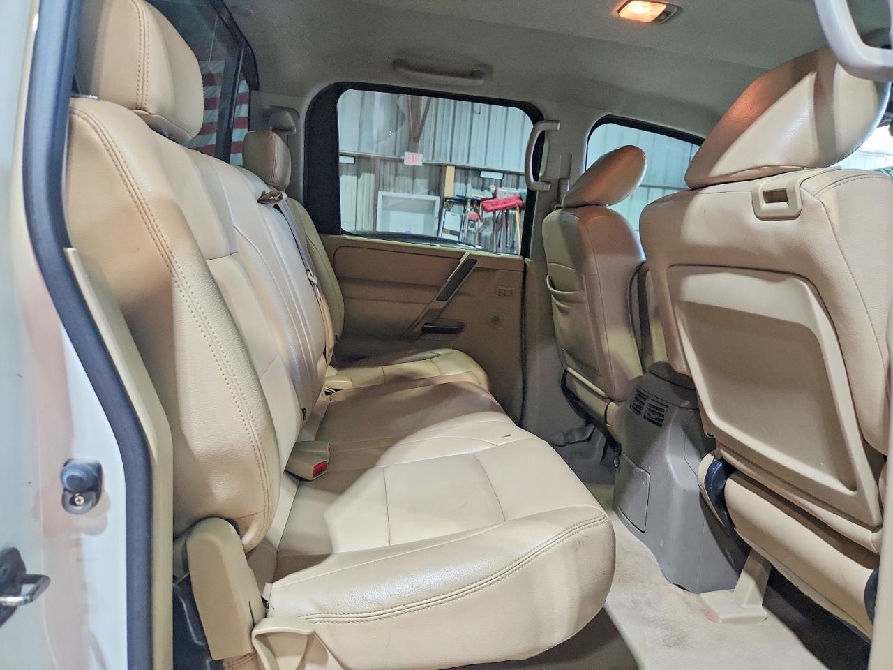 2010 NISSAN TITAN