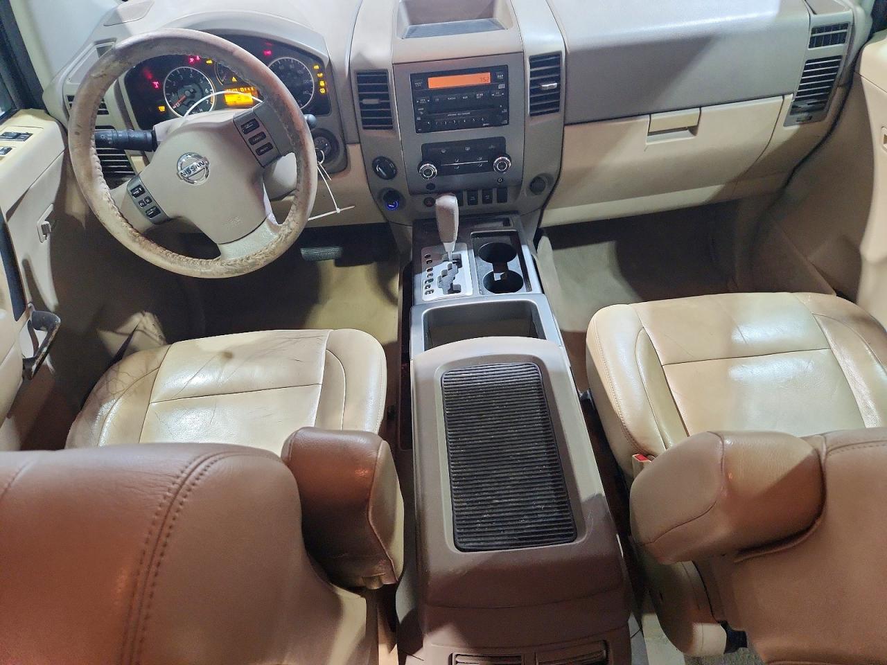 2010 NISSAN TITAN