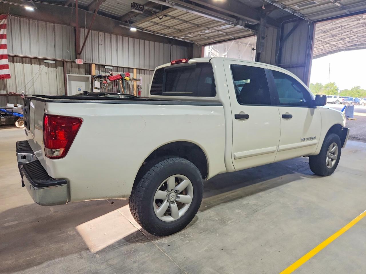 2010 NISSAN TITAN