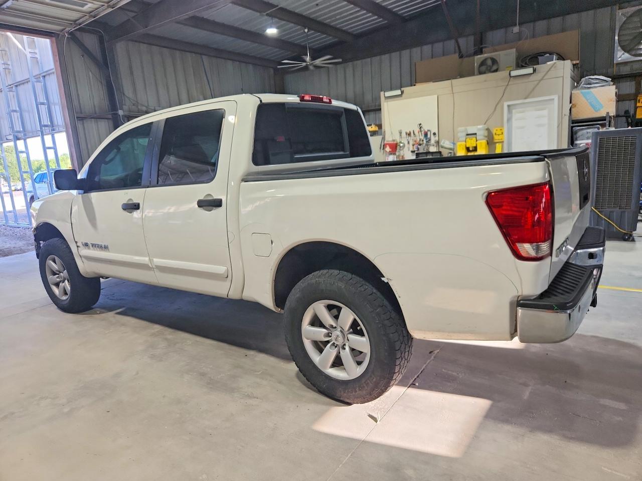 2010 NISSAN TITAN