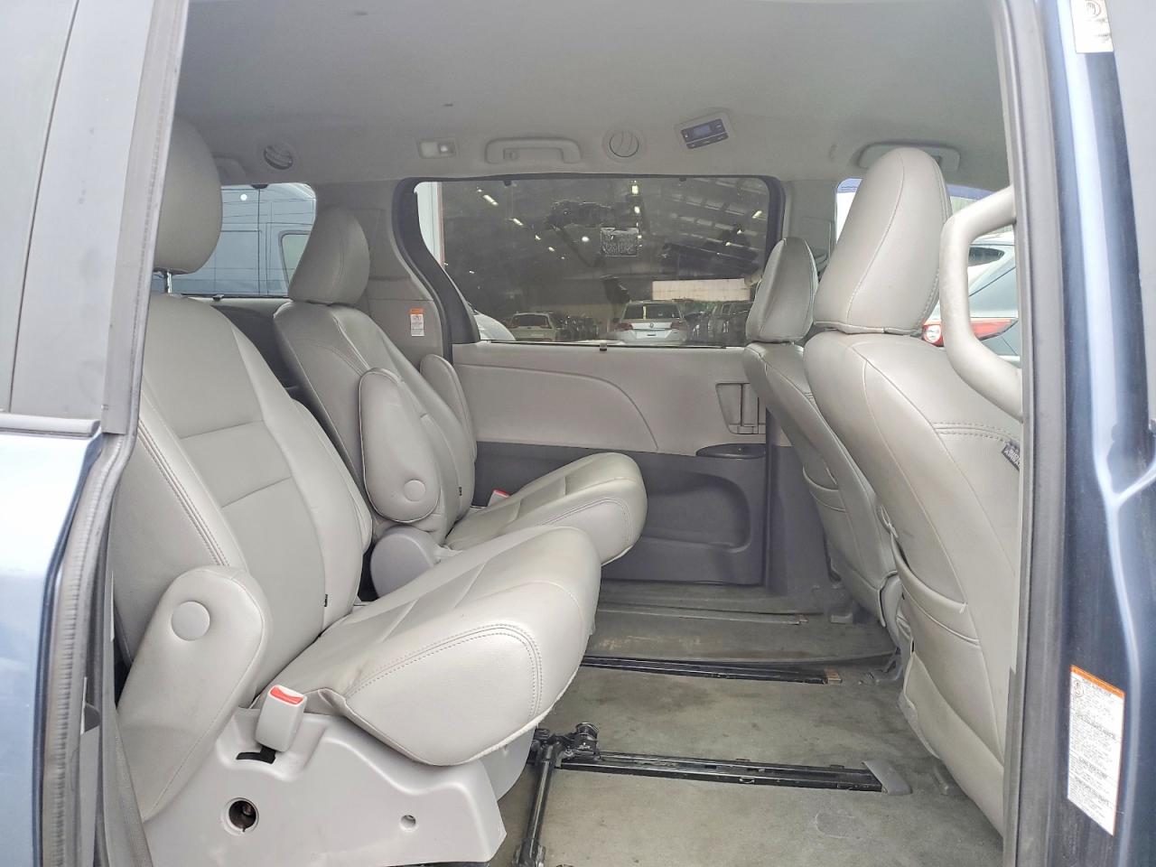 2015 TOYOTA SIENNA