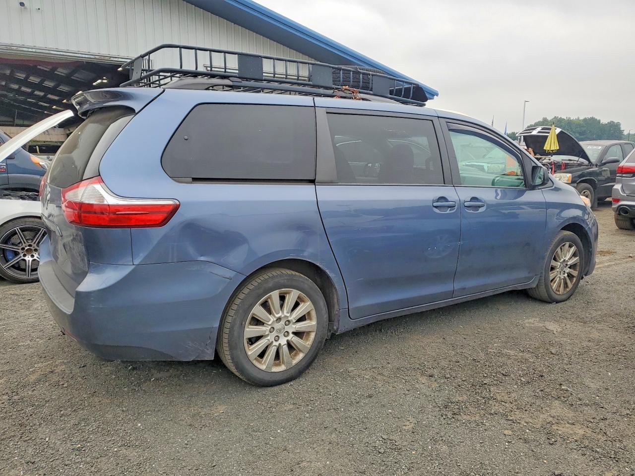 2015 TOYOTA SIENNA