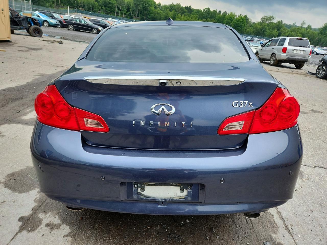 2013 INFINITI G37