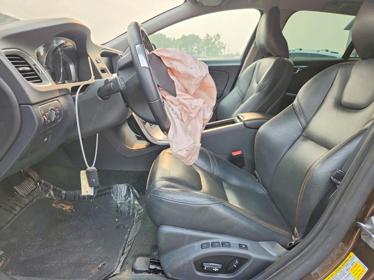 2017 VOLVO V60