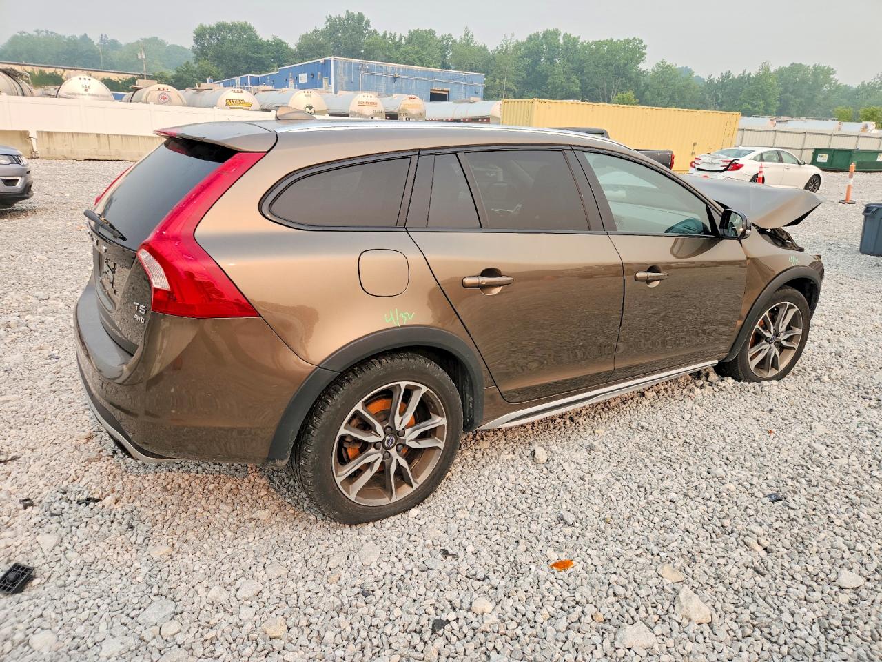 2017 VOLVO V60
