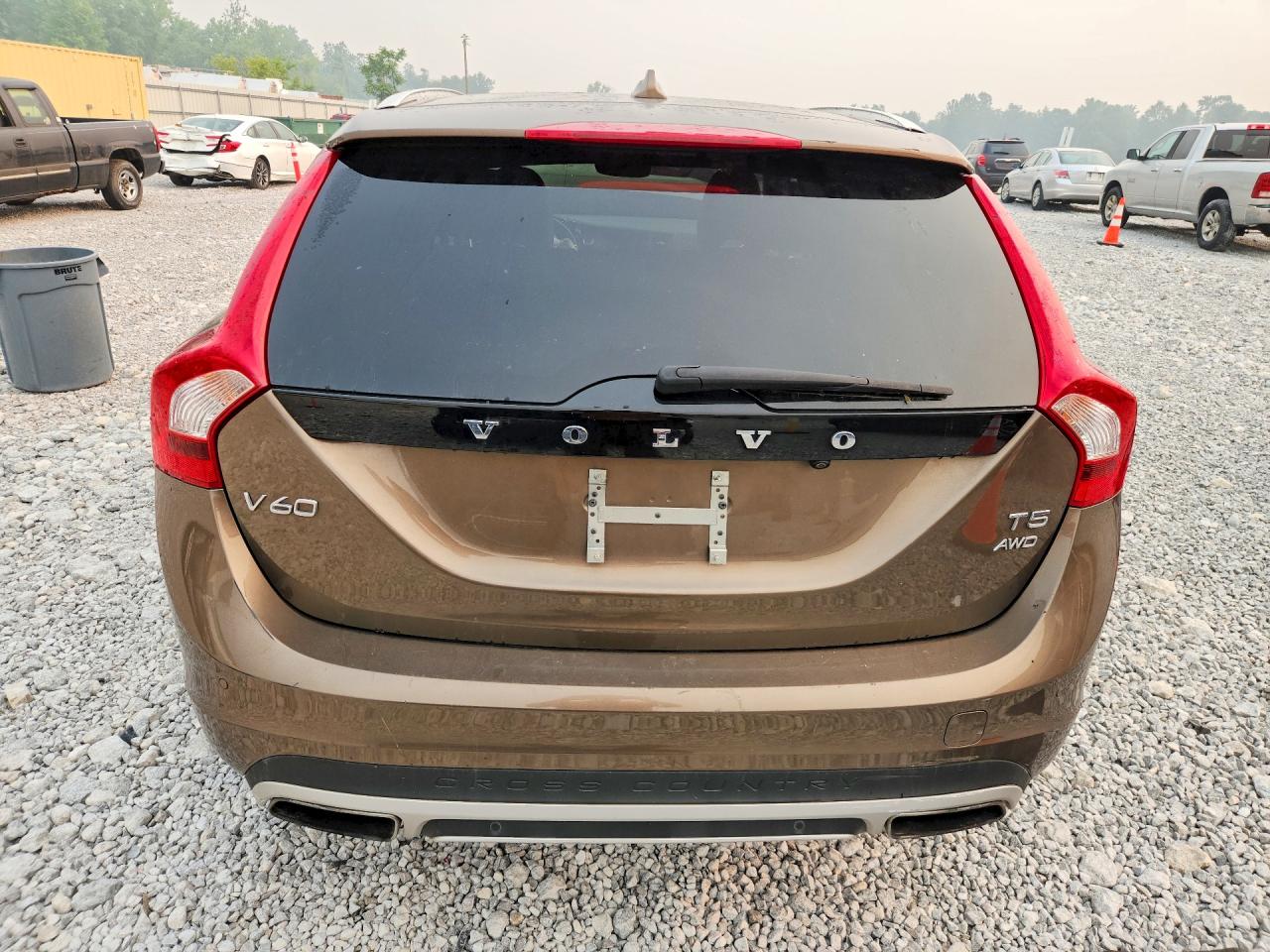 2017 VOLVO V60