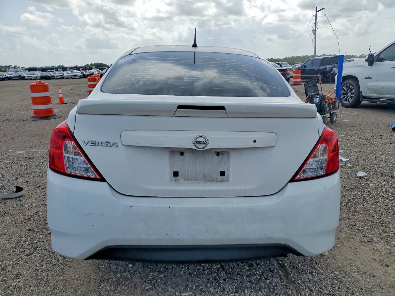 2017 NISSAN VERSA