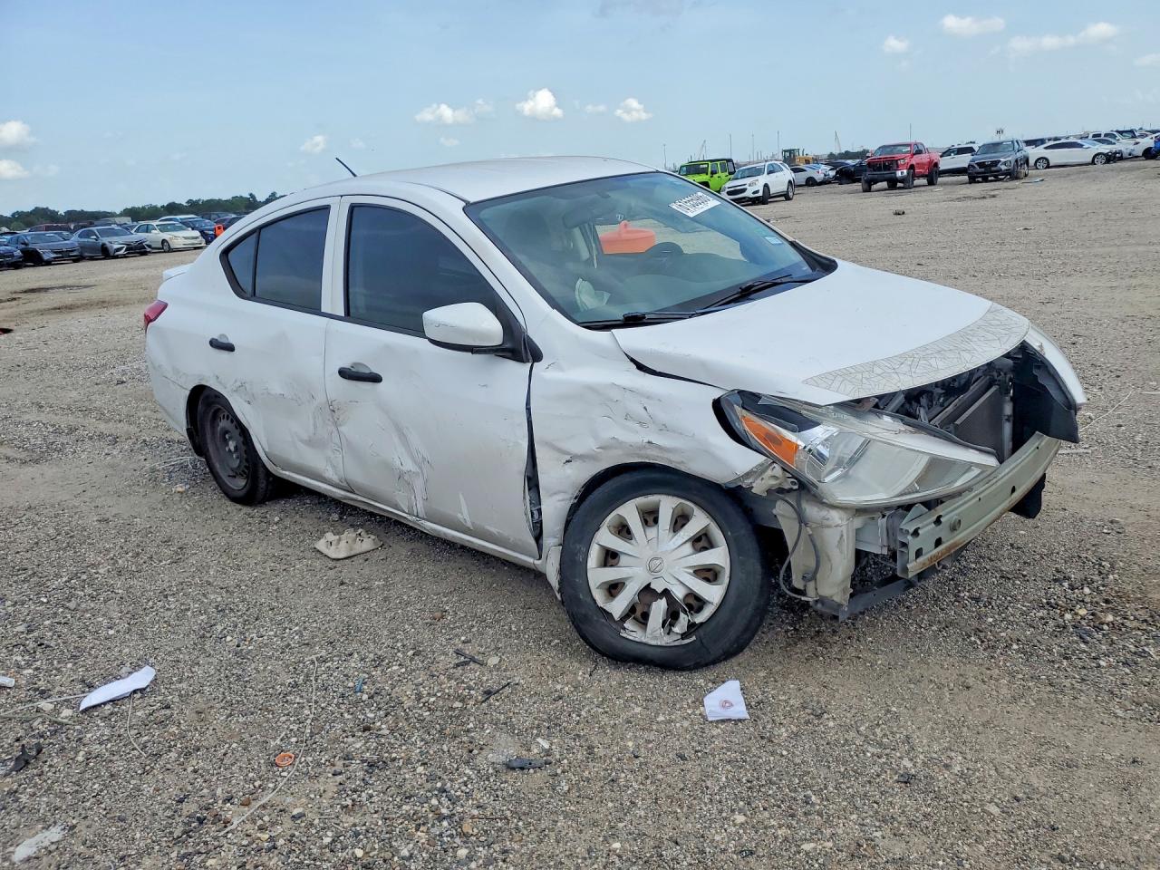 2017 NISSAN VERSA
