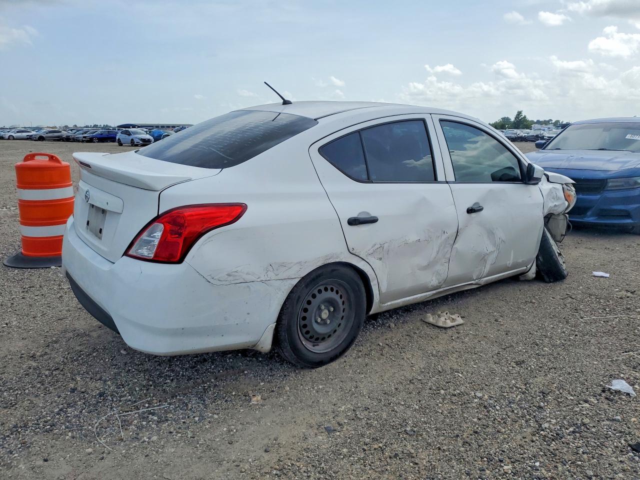 2017 NISSAN VERSA