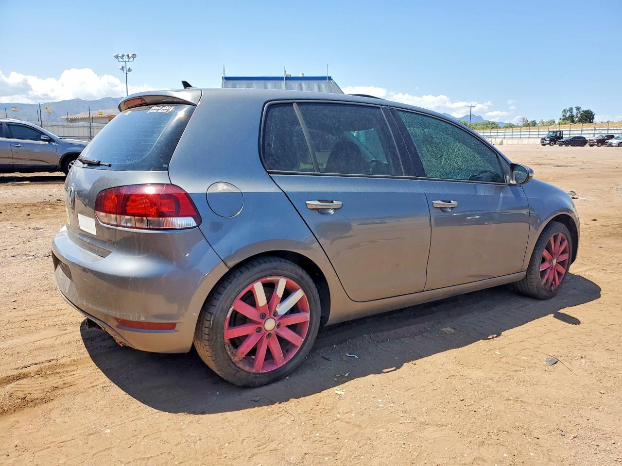 2011 VOLKSWAGEN GOLF
