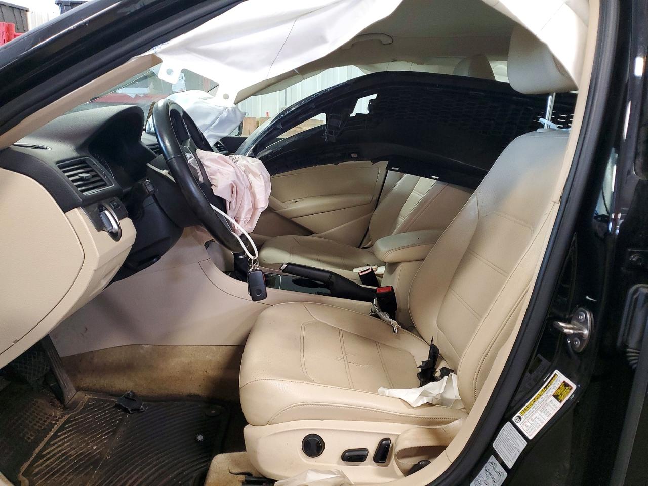 2015 VOLKSWAGEN PASSAT