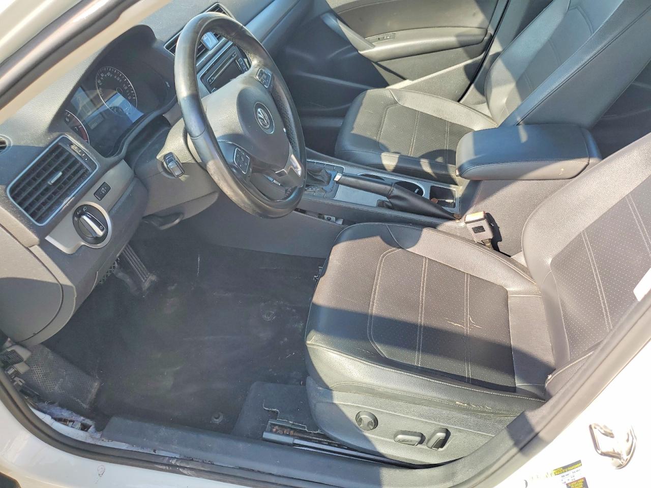 2014 VOLKSWAGEN PASSAT