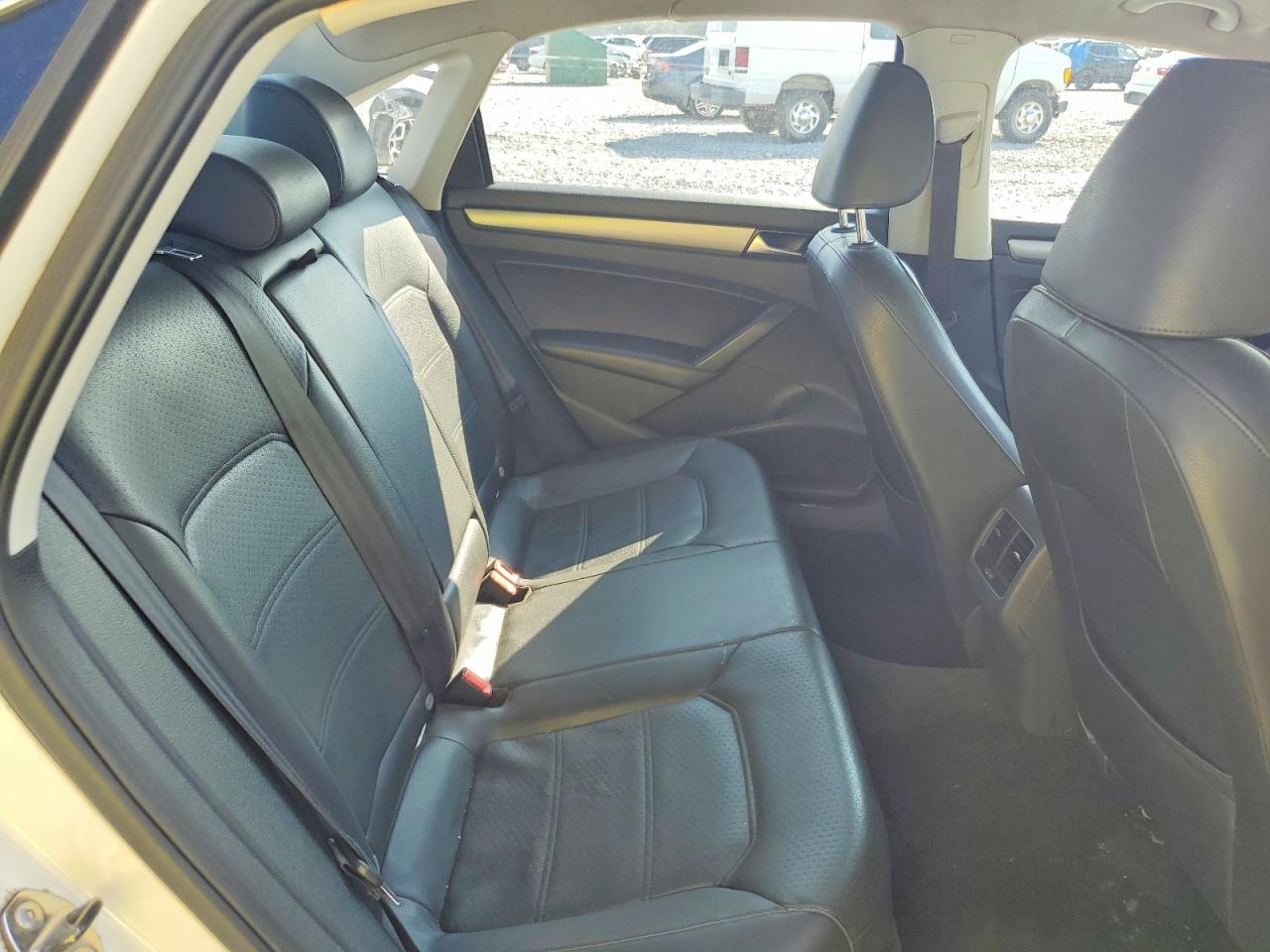 2014 VOLKSWAGEN PASSAT
