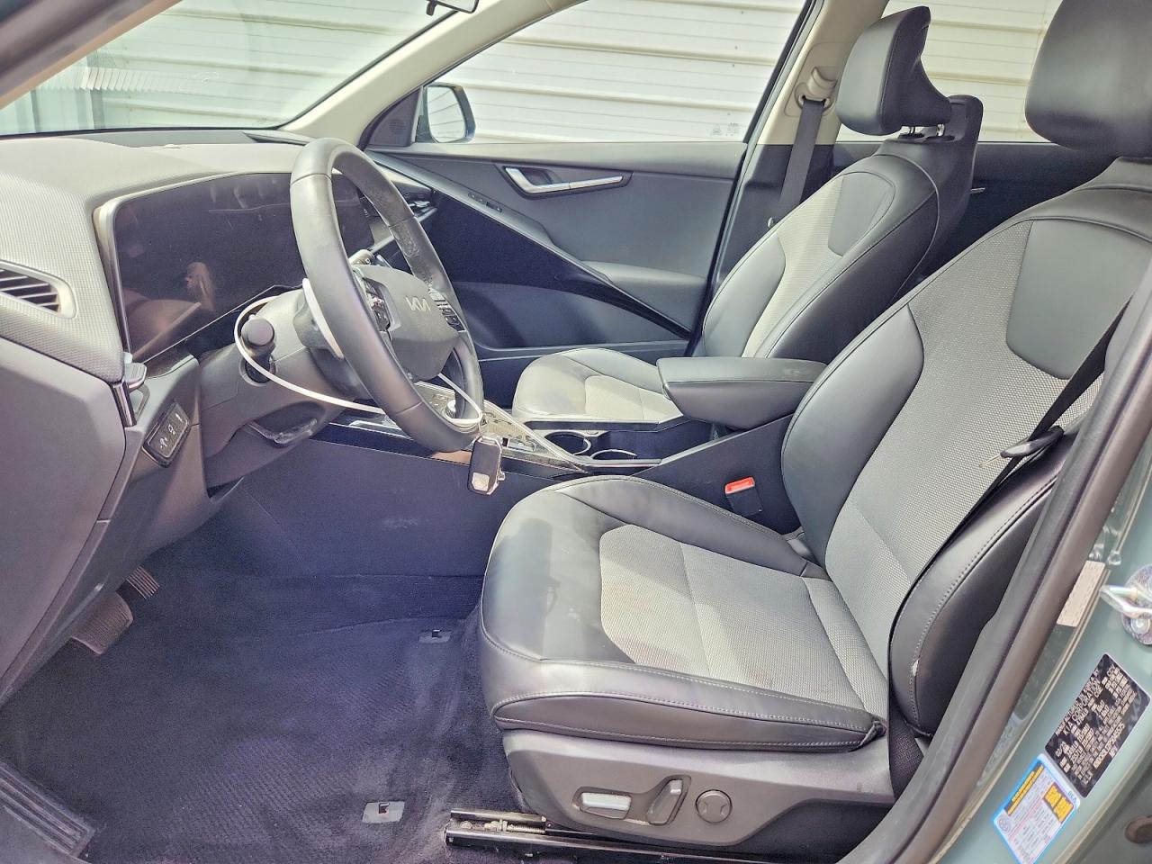 2023 KIA NIRO