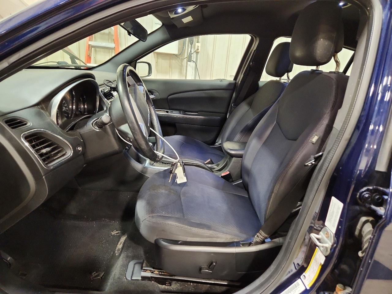 2013 CHRYSLER 200