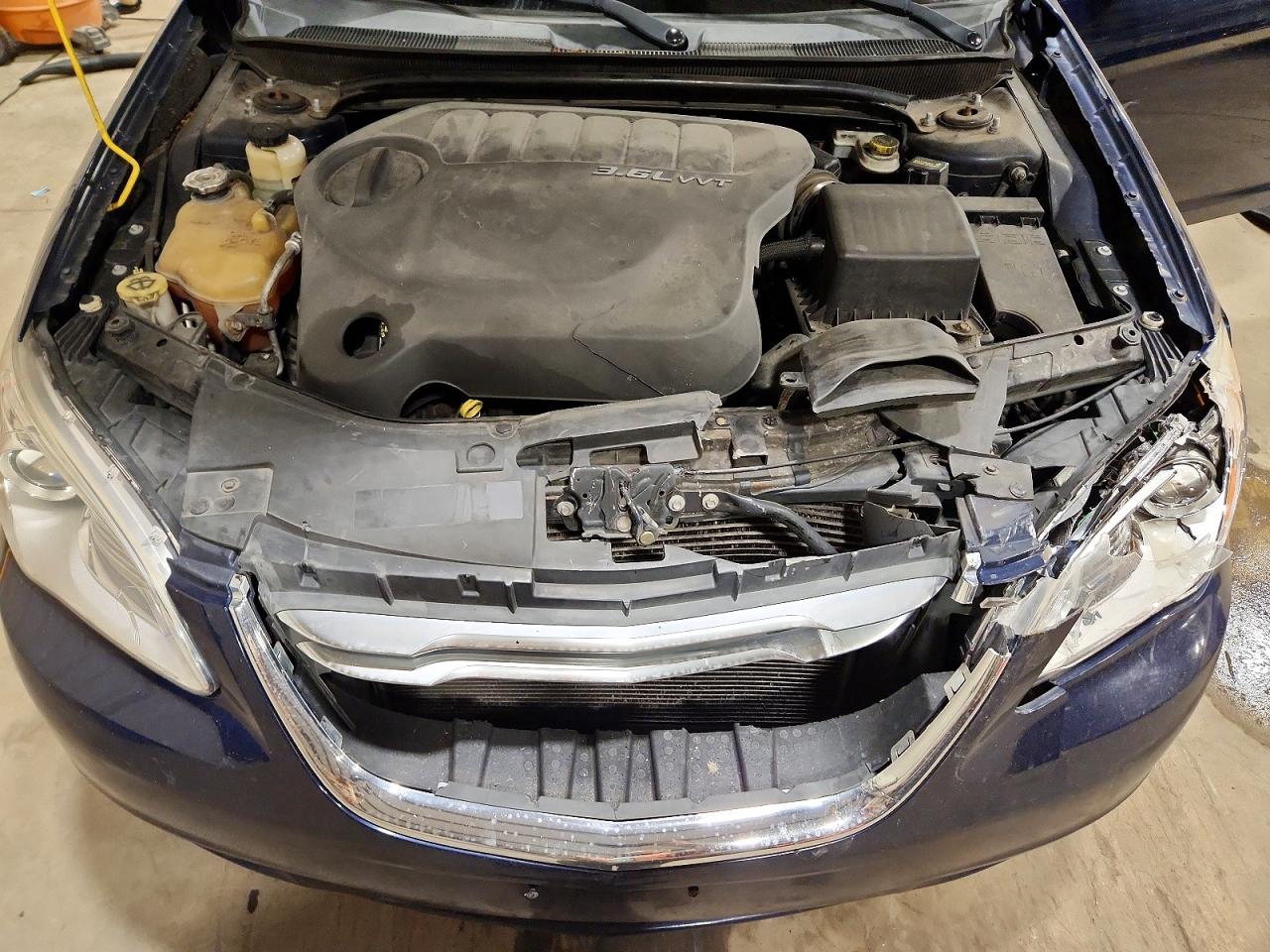 2013 CHRYSLER 200