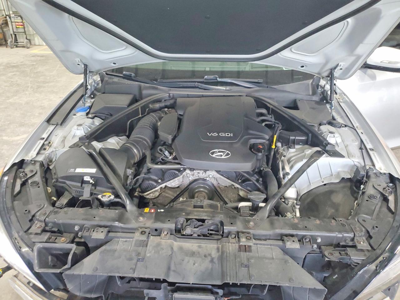 2016 HYUNDAI GENESIS