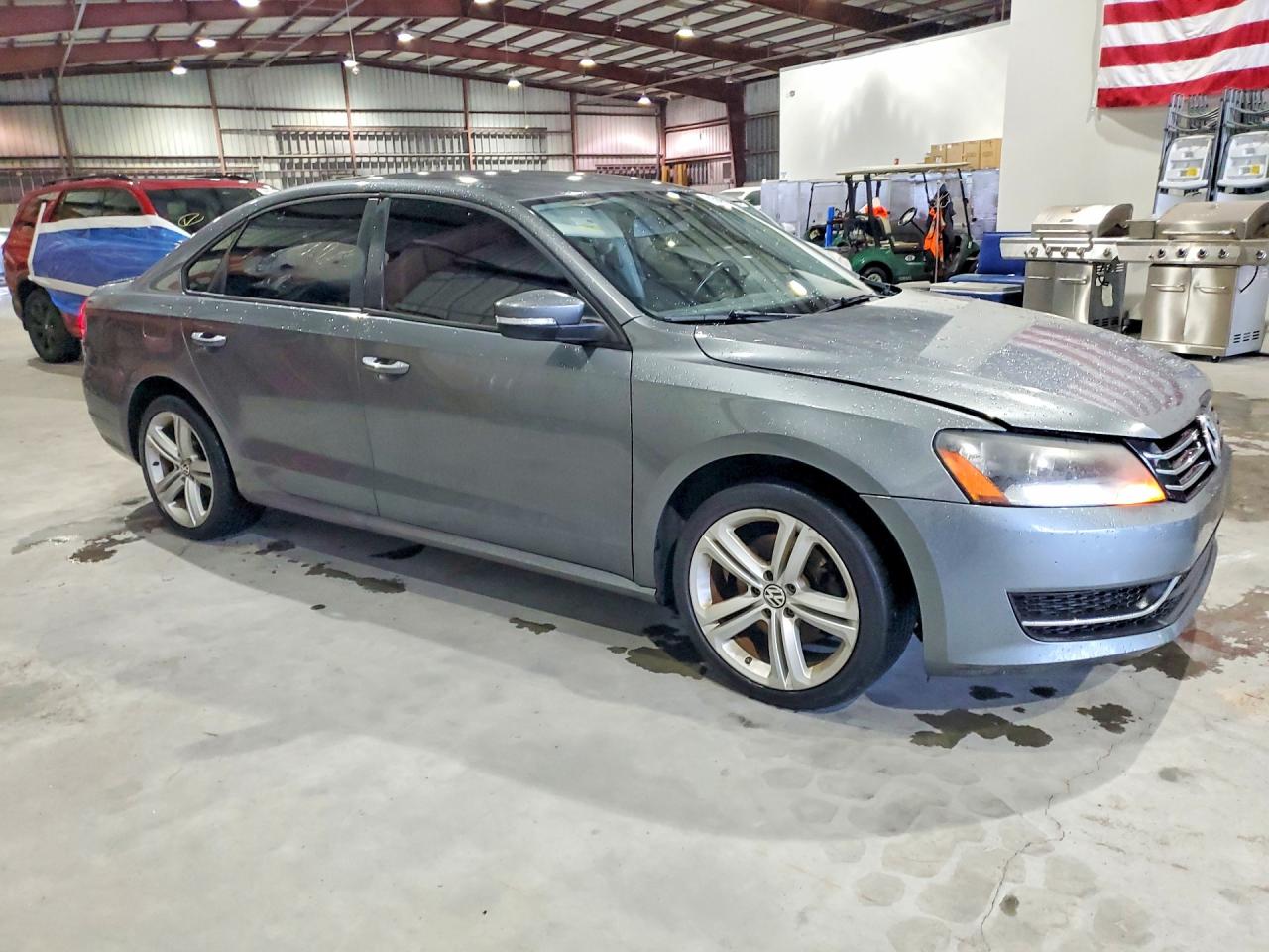 2013 VOLKSWAGEN PASSAT
