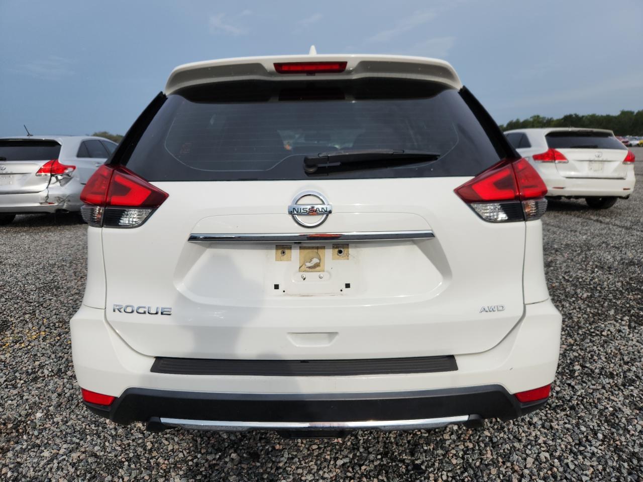 2017 NISSAN ROGUE