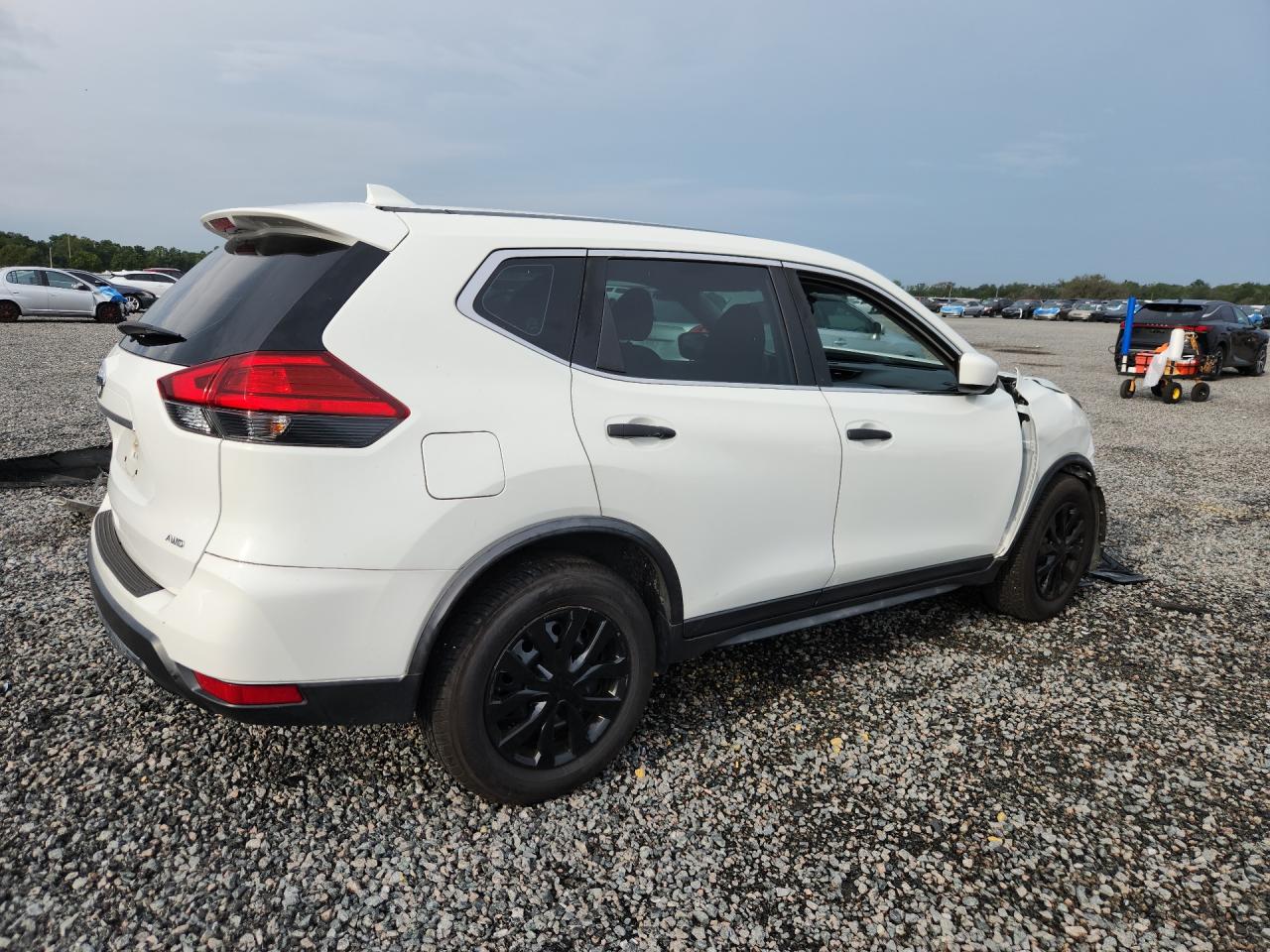 2017 NISSAN ROGUE