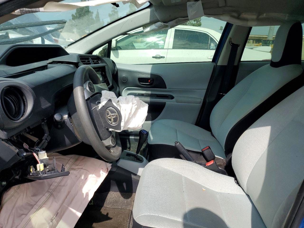 2013 TOYOTA PRIUS C ON