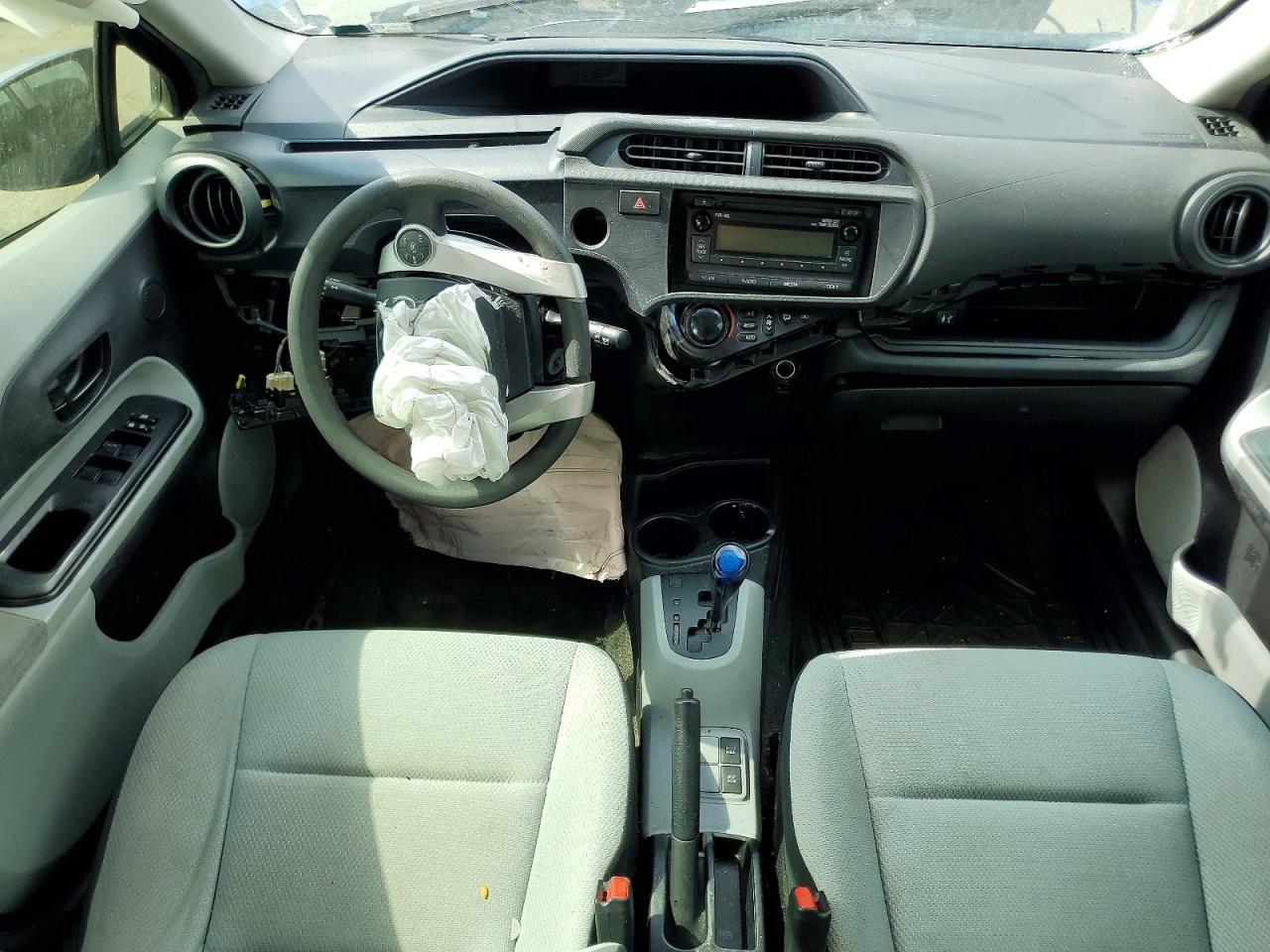 2013 TOYOTA PRIUS C ON