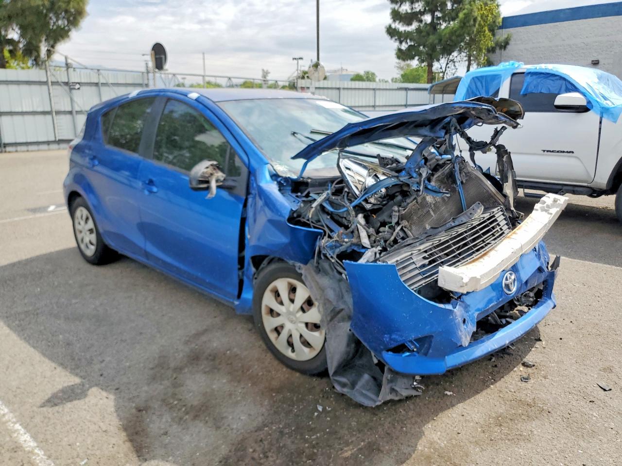 2013 TOYOTA PRIUS C ON