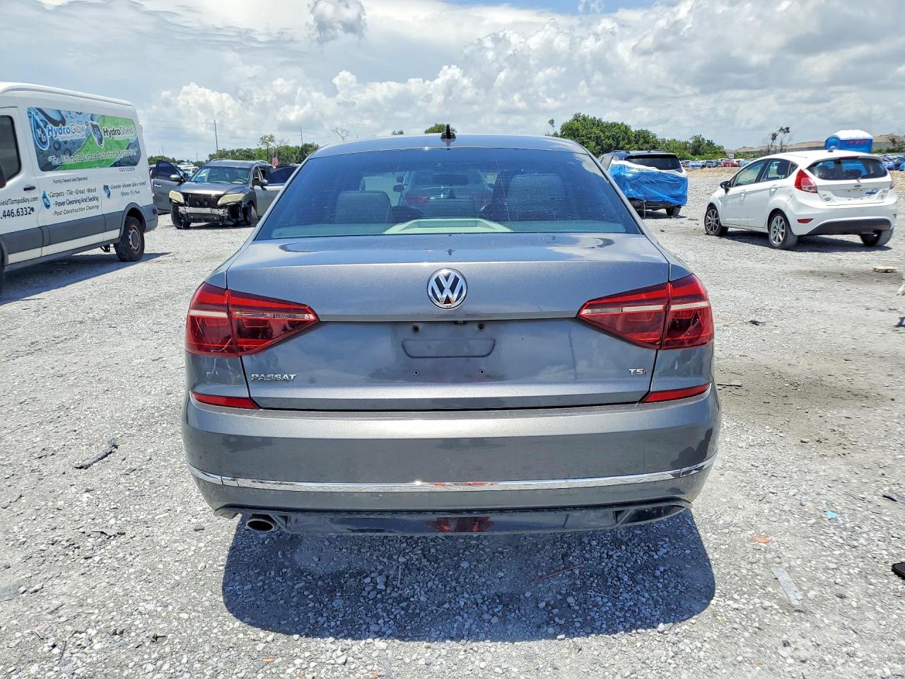 2018 VOLKSWAGEN PASSAT