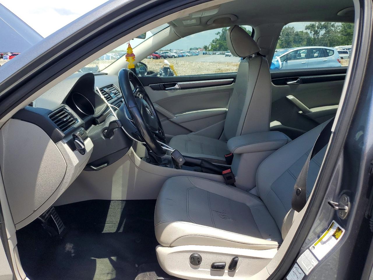 2018 VOLKSWAGEN PASSAT