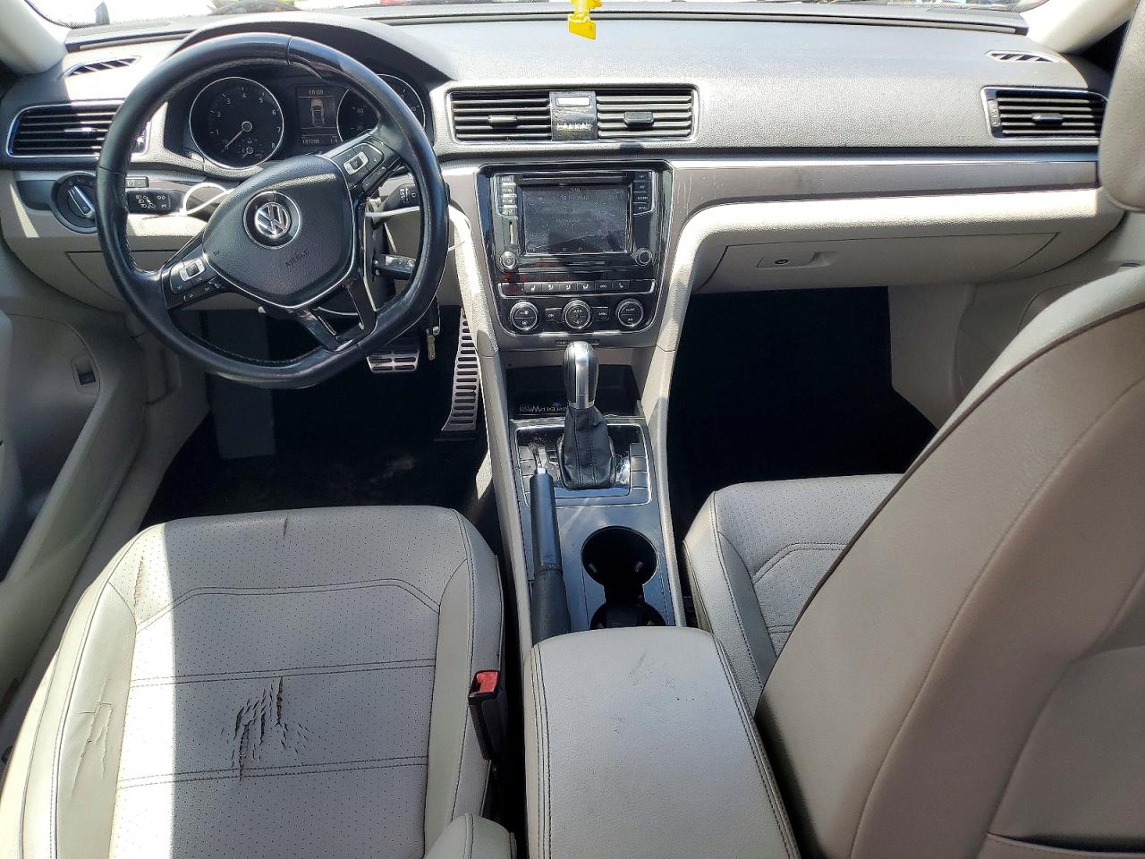 2018 VOLKSWAGEN PASSAT