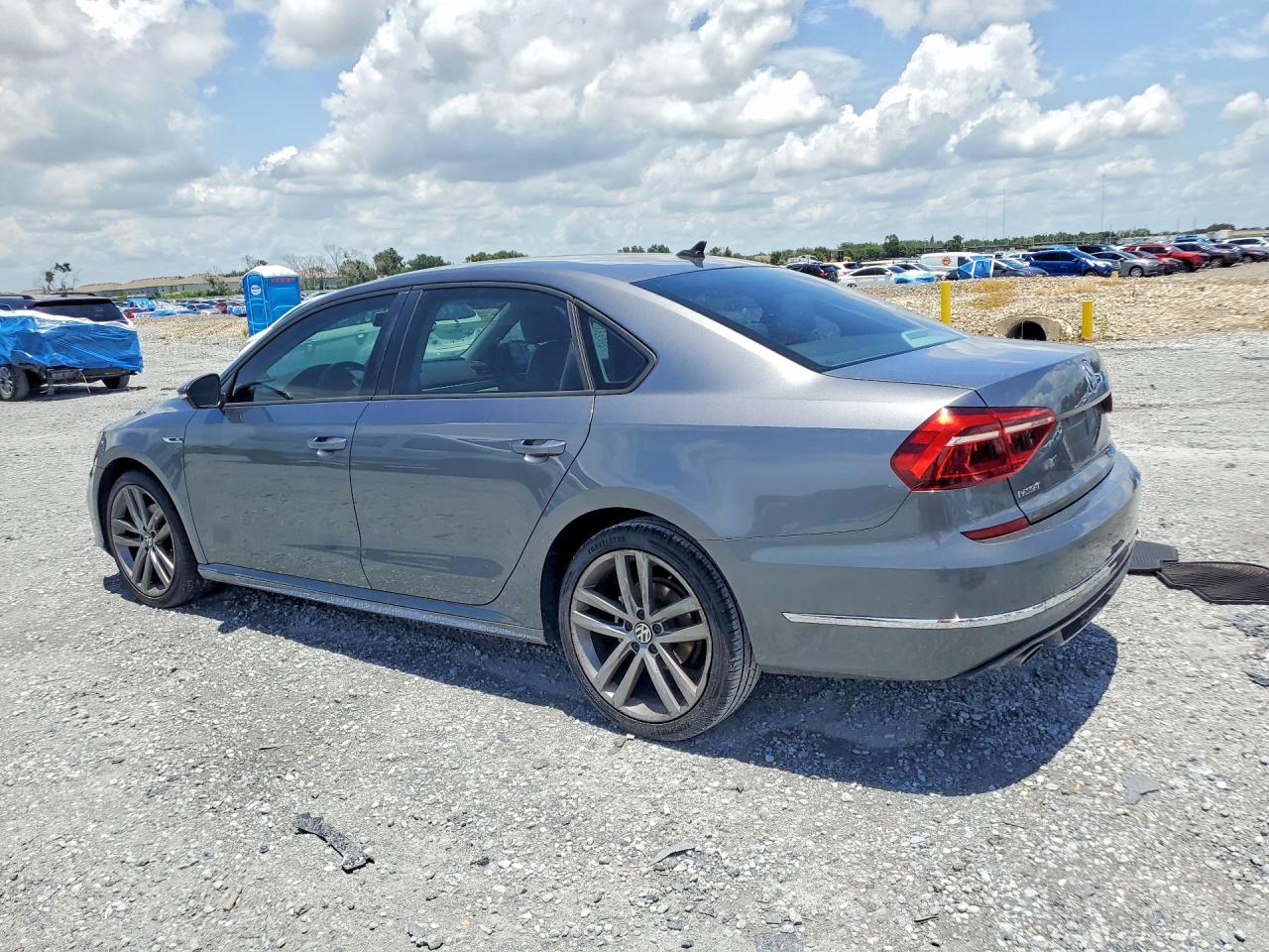 2018 VOLKSWAGEN PASSAT