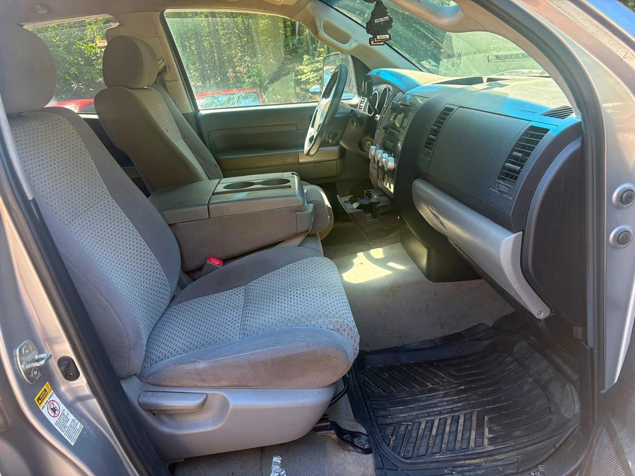 2011 TOYOTA TUNDRA