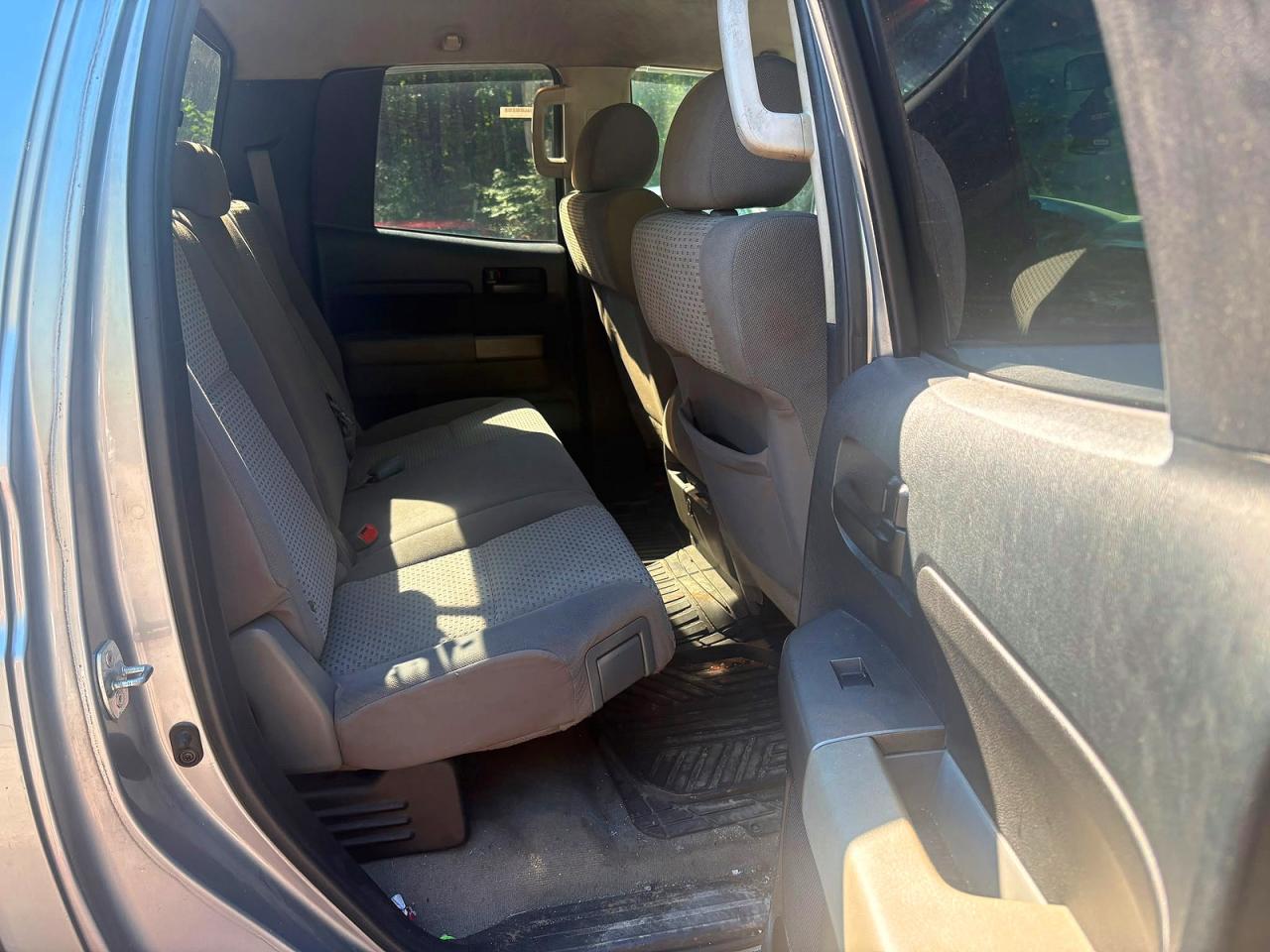 2011 TOYOTA TUNDRA