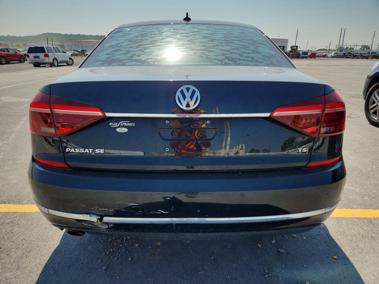 2018 VOLKSWAGEN PASSAT