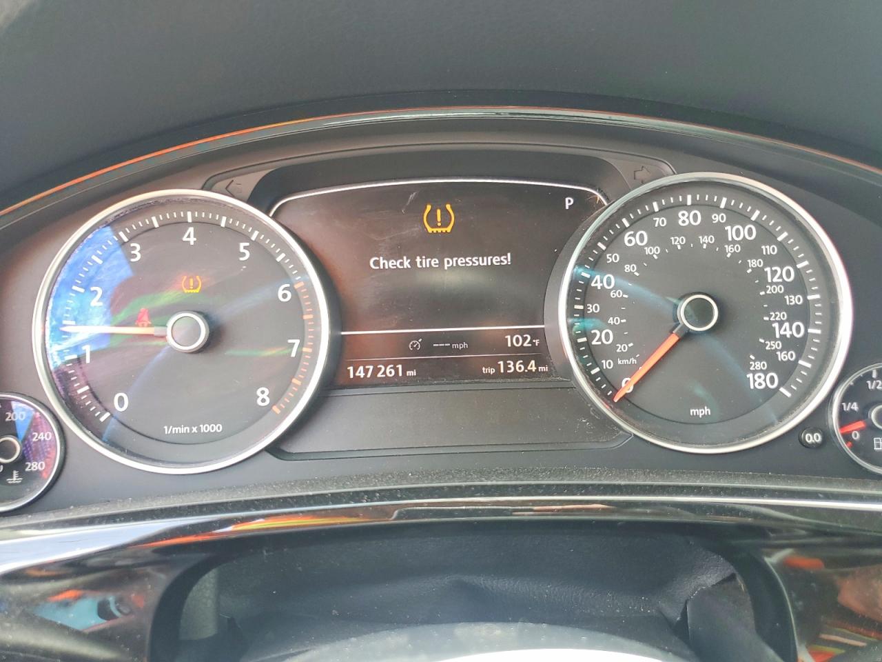 2011 VOLKSWAGEN TOUAREG