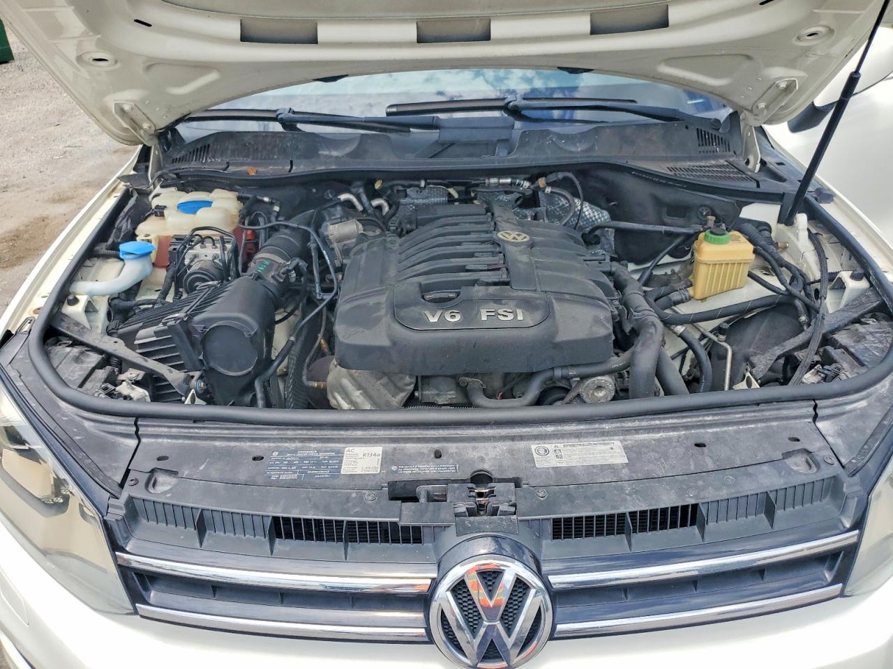 2011 VOLKSWAGEN TOUAREG