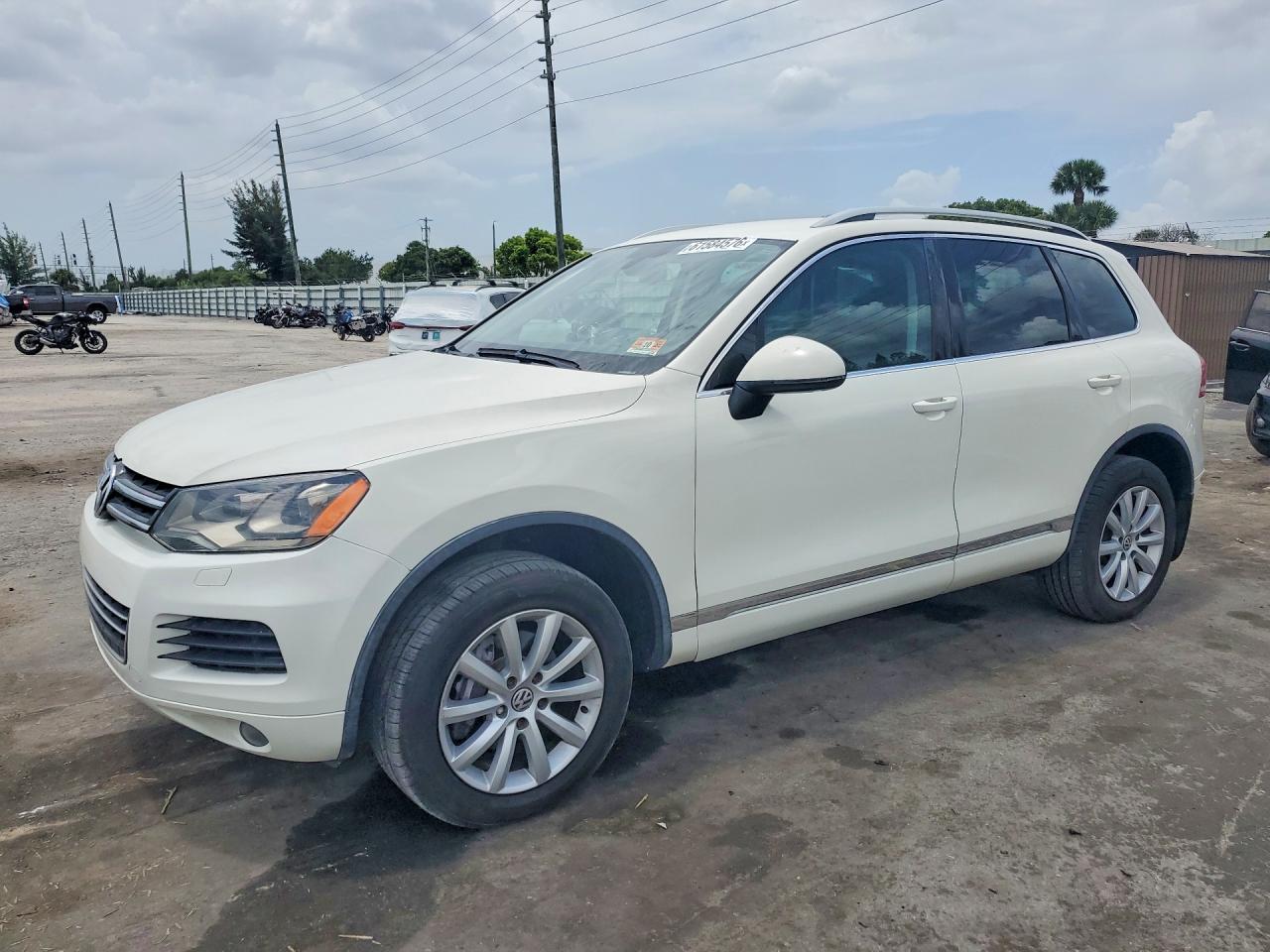 2011 VOLKSWAGEN TOUAREG
