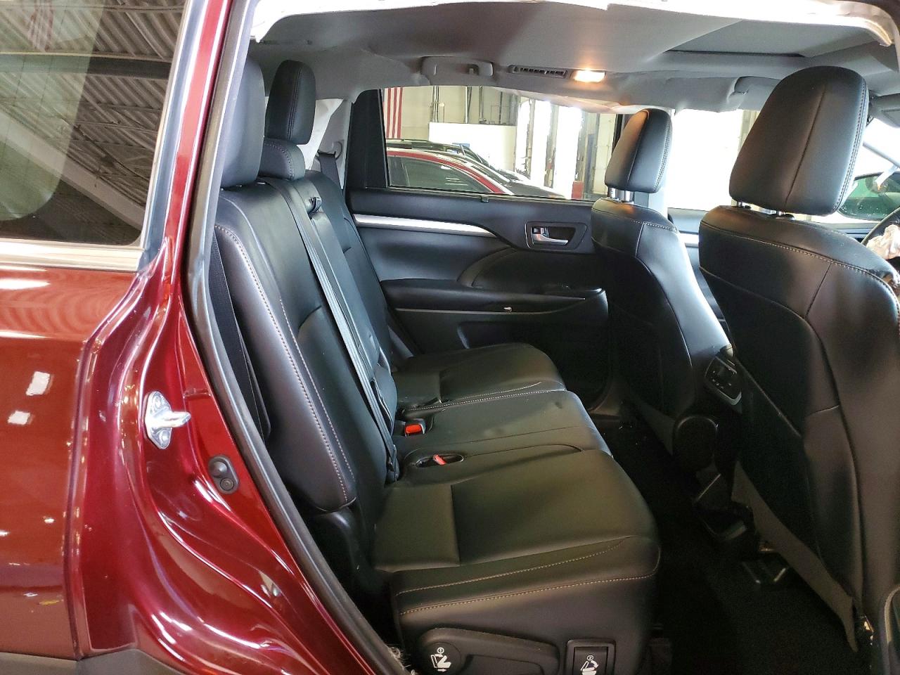 2016 TOYOTA HIGHLANDER