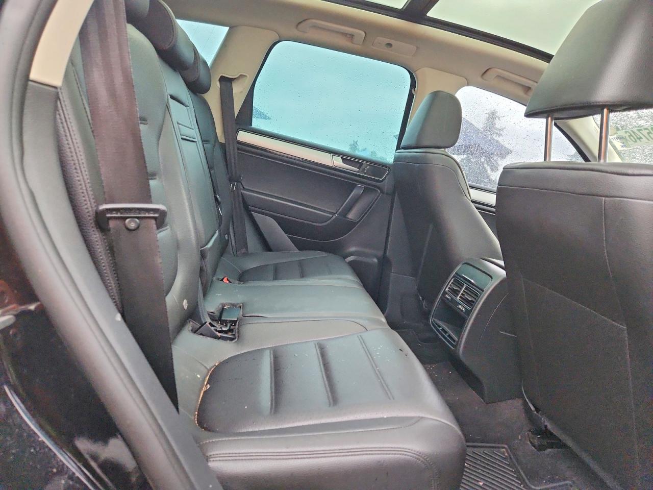2015 VOLKSWAGEN TOUAREG