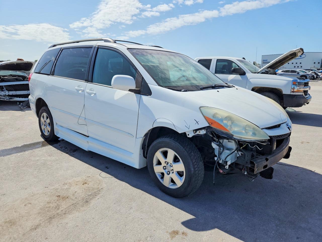 2006 TOYOTA SIENNA