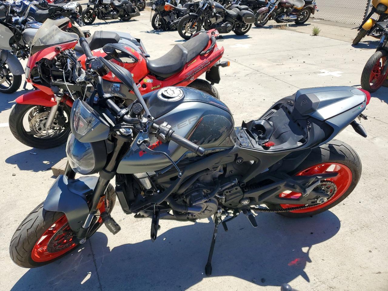 2024 DUCATI MONSTER