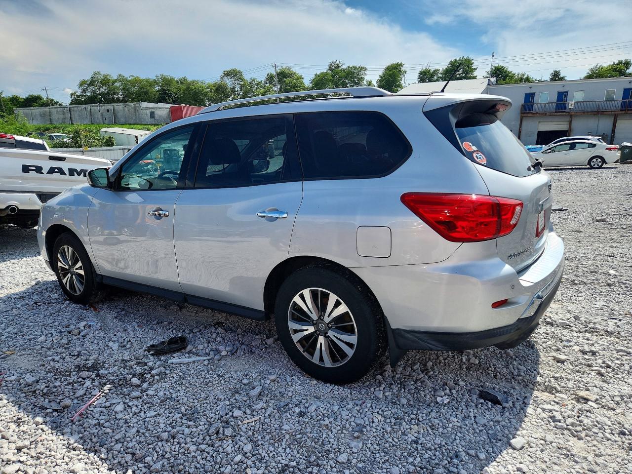 2017 NISSAN PATHFINDER